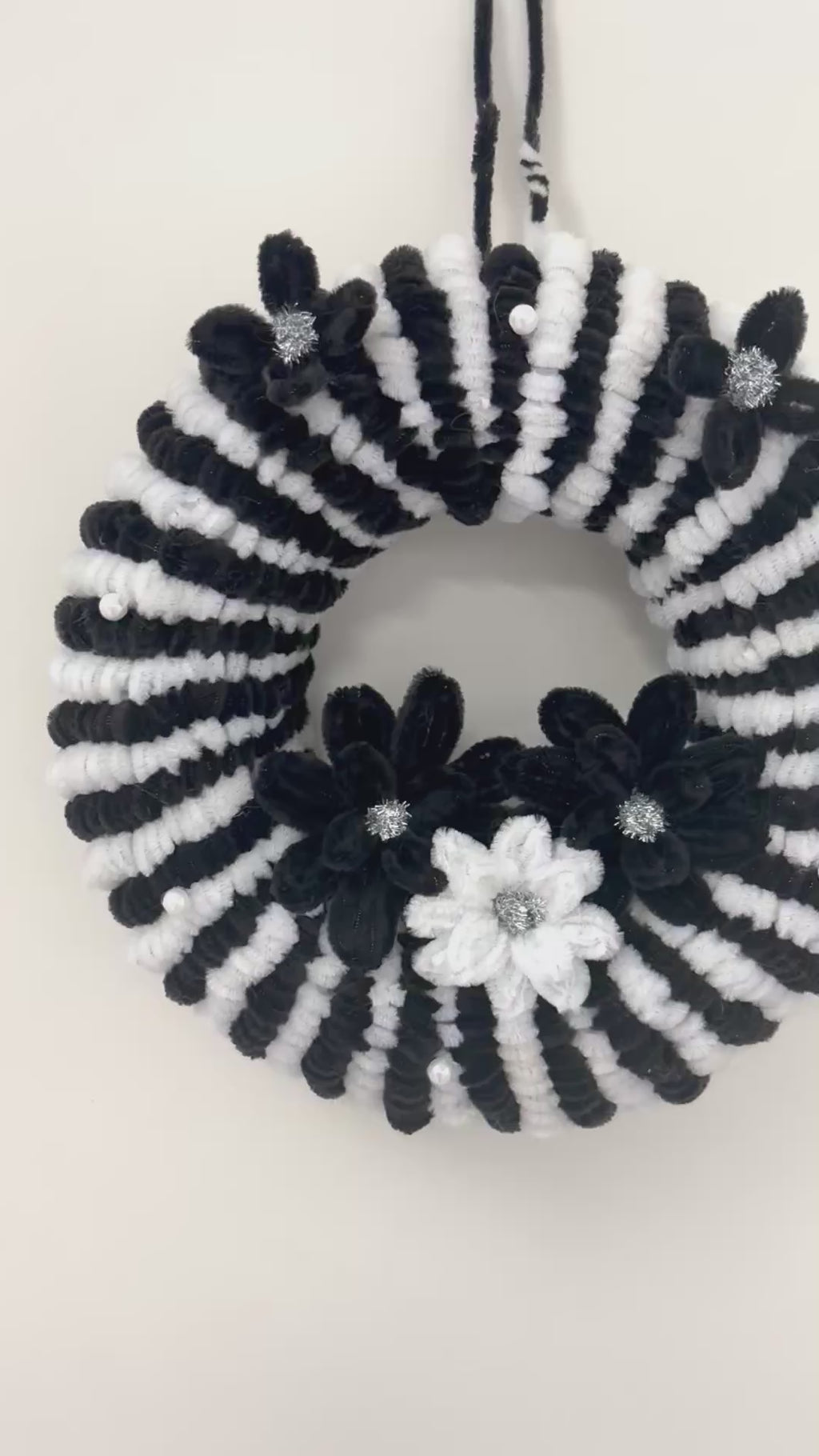 Haustürkranz mit Blumen 🤍🖤