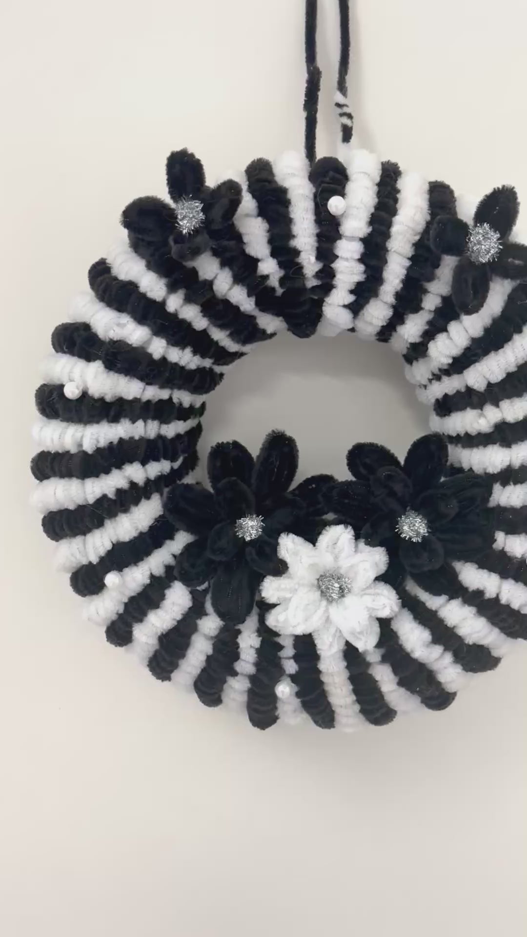 Haustürkranz mit Blumen 🤍🖤