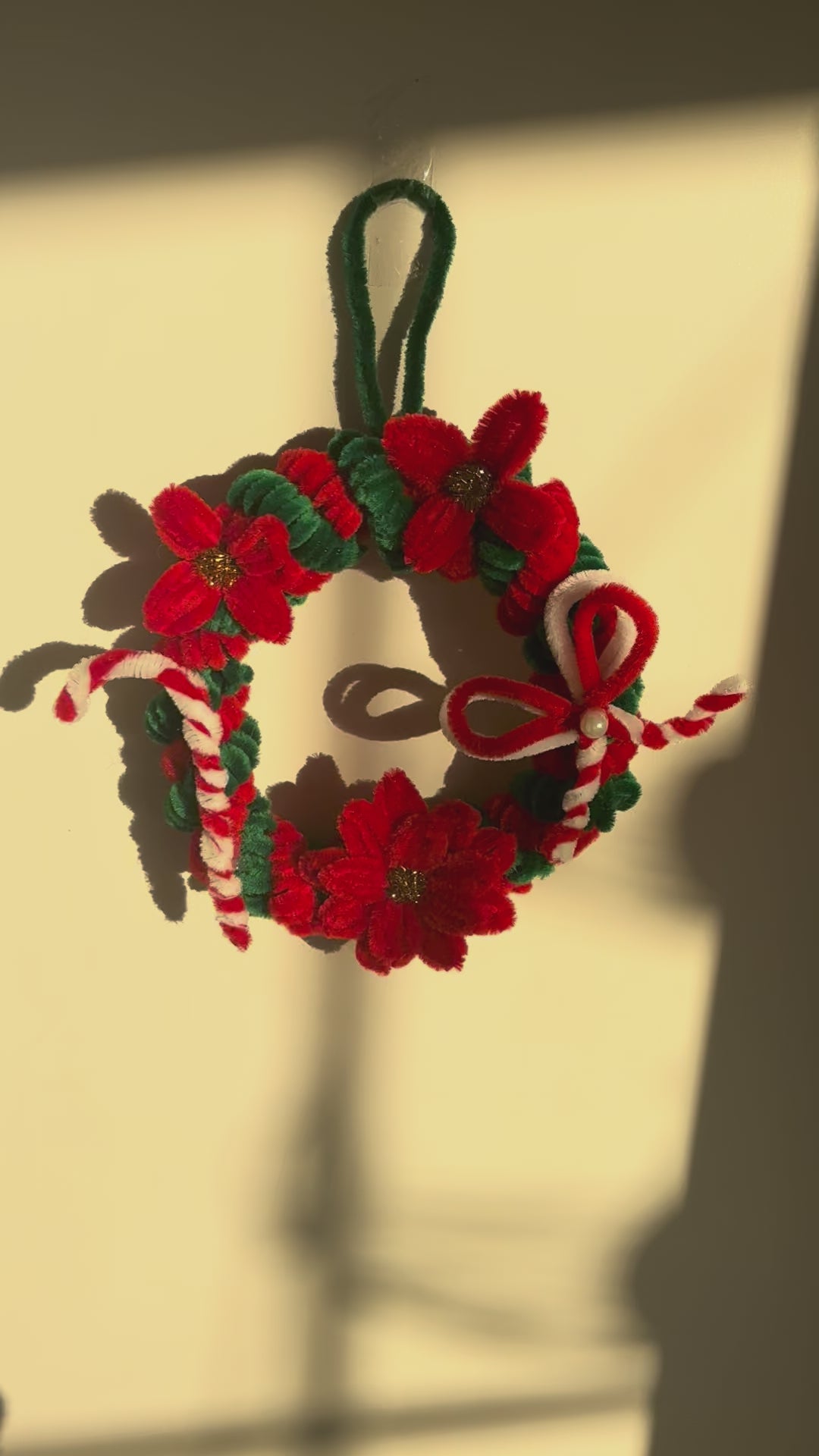 Weihnachtskranz aus Pfeifenreiniger