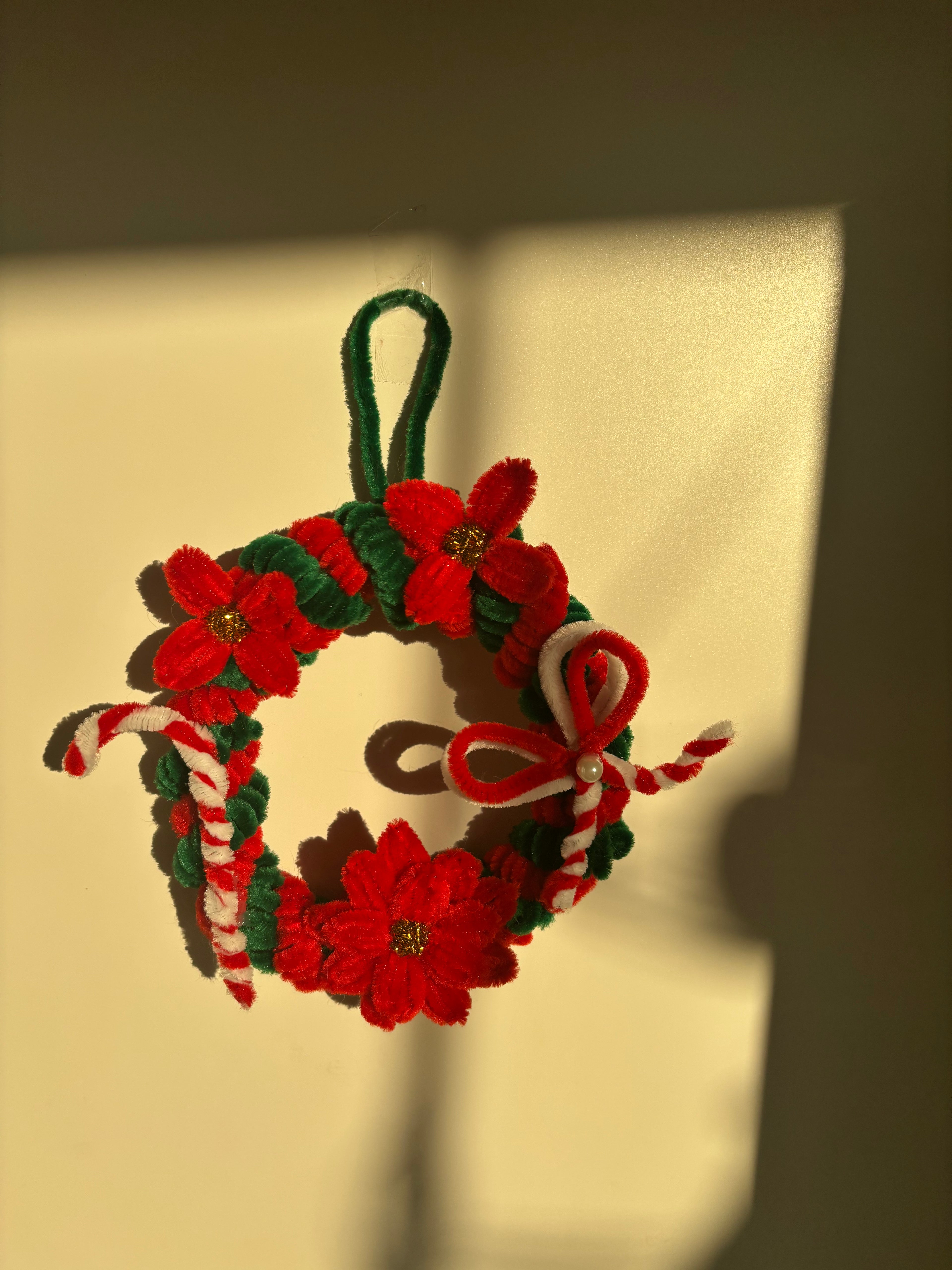 Weihnachtskranz aus Pfeifenreiniger